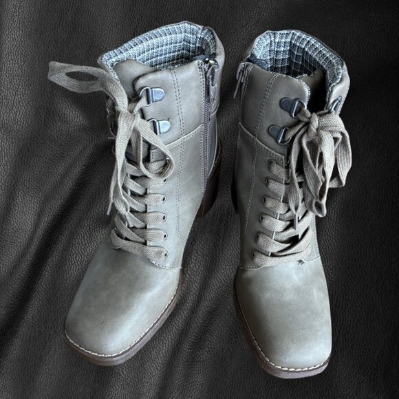 Crown Vintage Hollis Boots | 7M | Neutral Gray Taupe Side Zip, Block Heel EUC - Picture 1 of 7